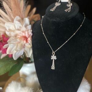 Elegant Bow Silver Necklace and Earring Set